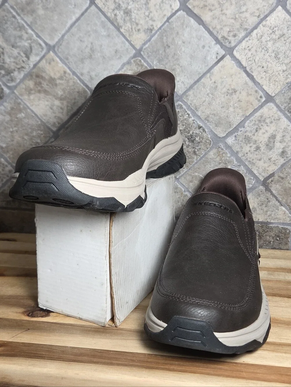 Skechers Men's Shoe Hands Free Swift Fit Izaiah Brown Size 9 M Step In & Go